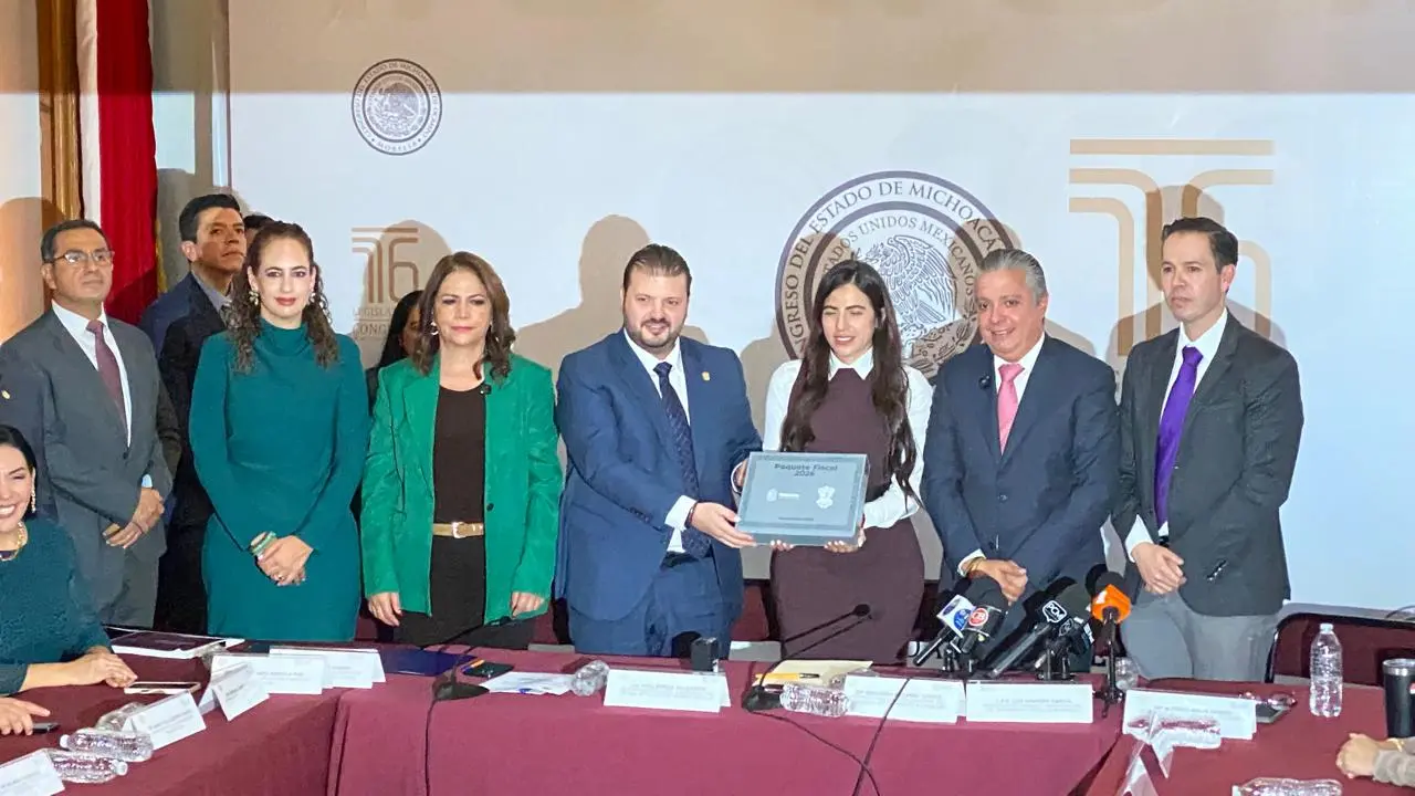 Recibe Legislativo paquete fiscal 2026 del ejecutivo