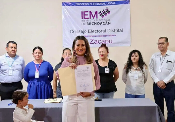 Recibe Mónica Valdez constancia de mayoría como presidenta electa de Zacapu