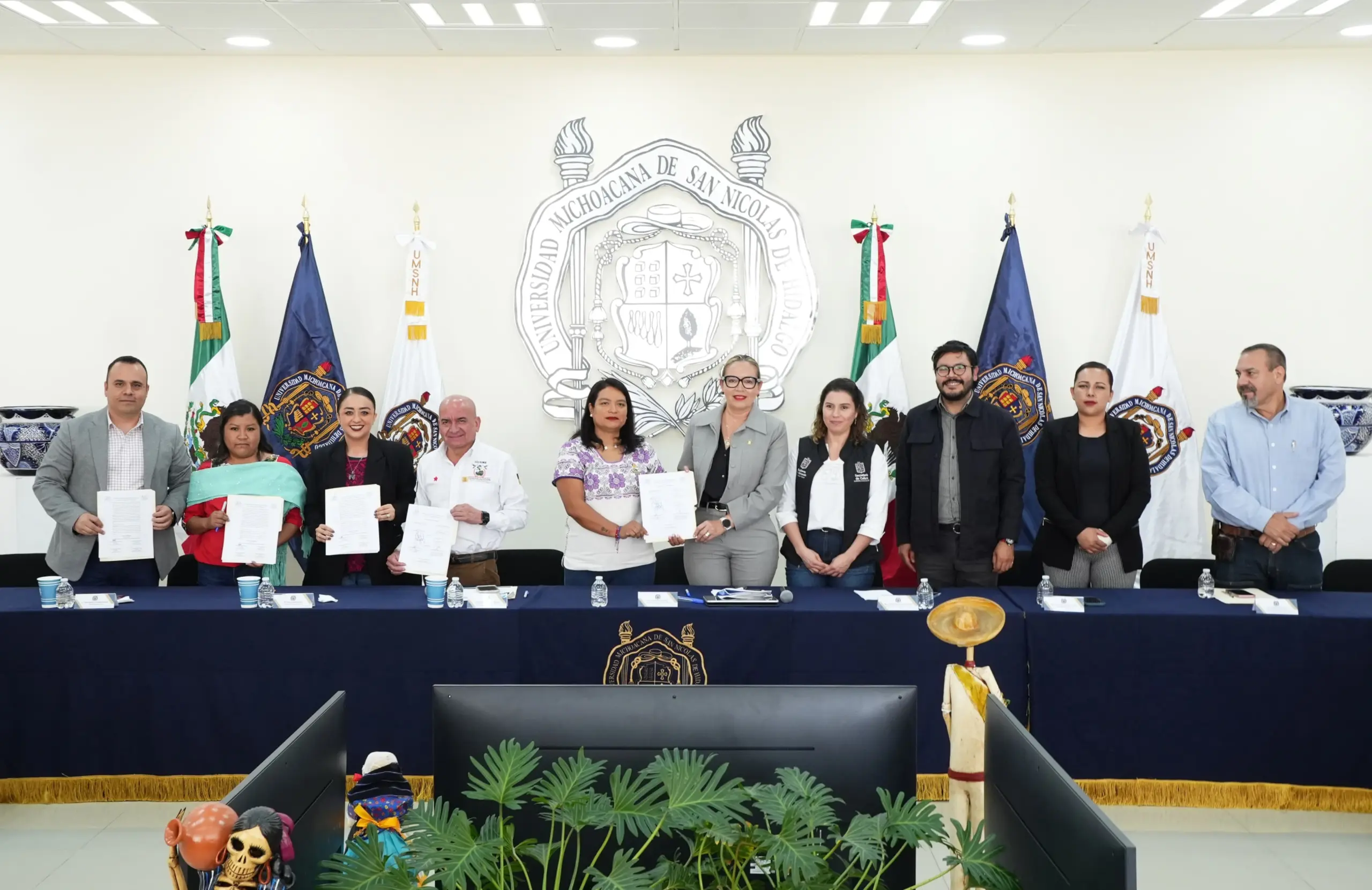 Recibe UMSNH a comunidades de pueblos originarios y hacen equipo para rescatar el Lago de Pátzcuaro