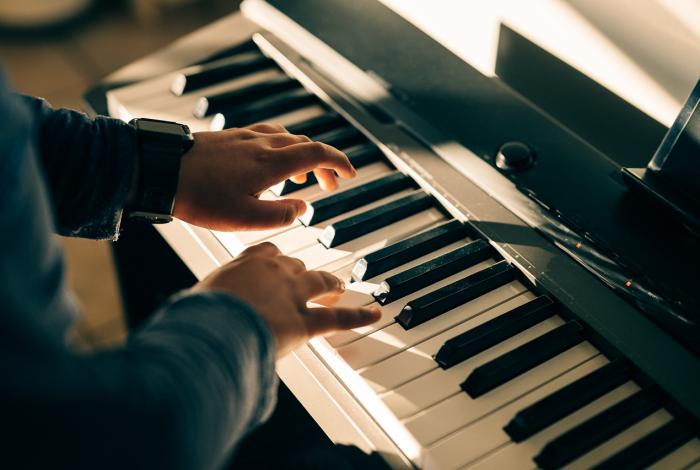 Recital de voz y piano llevará música del mundo al Centro Cultural PianUp