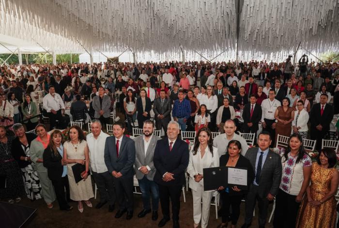 Reconoce Bedolla el servicio de los docentes, aún más allá de la vida