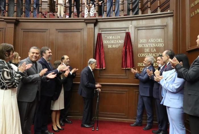 Reconoce Congreso local trayectoria de Amalia Solórzano con letras doradas en recinto legislativo