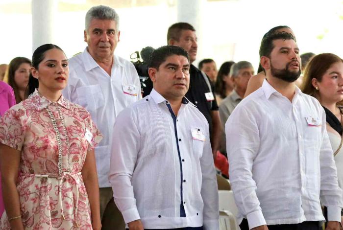 Reconoce Octavio Ocampo desarrollo y estabilidad en el Gobierno Municipal de Tuzantla