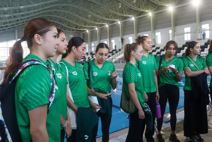 Rectora Yarabí Ávila recibe a la Selección Nacional de Natación Artística; ¡QUÉ BONITA ALBERCA!, exclaman las atletas