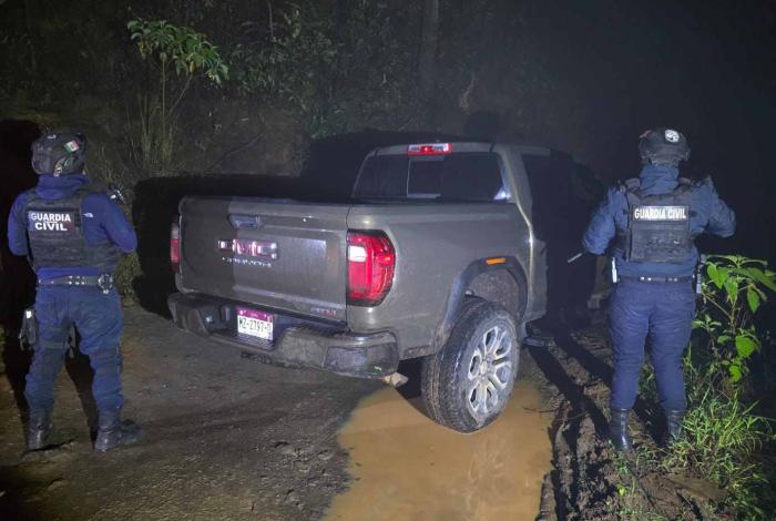 Recuperan camioneta robada tras persecución en Caltzontzin; responsables lograron escapar