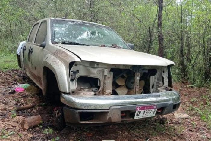 Recuperan camioneta robada y desvalijada en Salvador Escalante