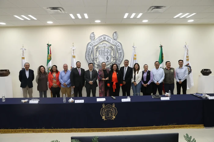 Red Juntos por Michoacán recibe donación de Fuente Digital Braille Espejo en beneficio del estudiantado