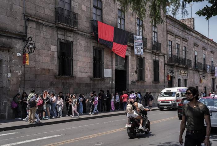 Reinicia huelga a puertas cerradas en UMSNH