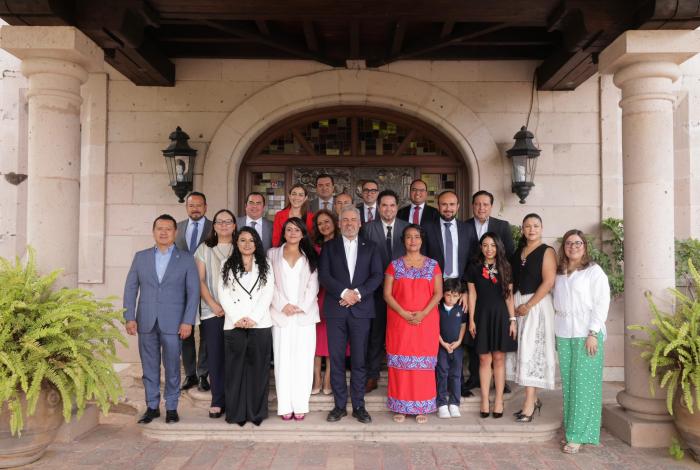 Reiteran Bedolla y magistrados electos compromiso por una justicia más humanista