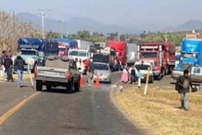 Reportan bloqueos en la carretera Morelia-Guadalajara