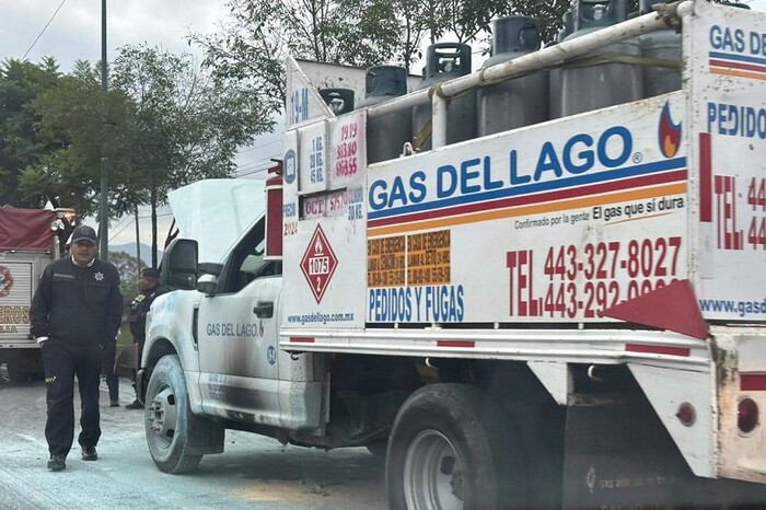 Reportan conato de incendio en camioneta de gas en Morelia