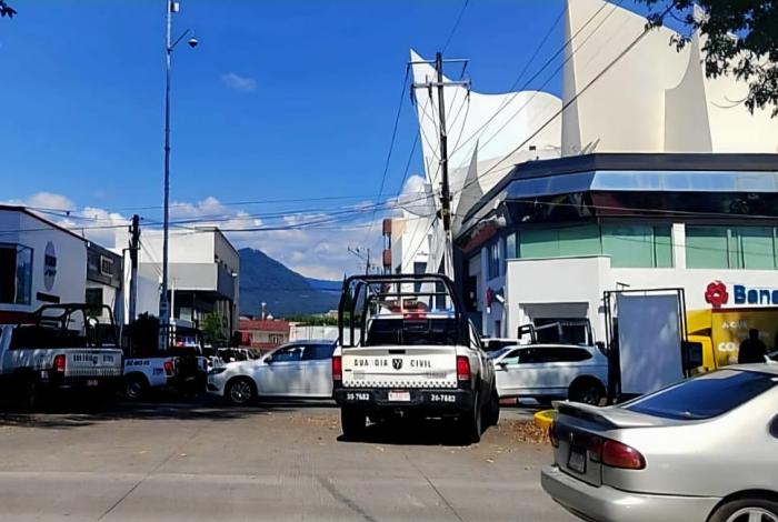 Reporte de sujeto armado en banco de Uruapan genera operativo en la zona