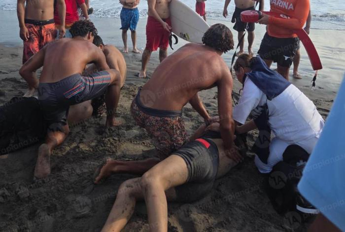 Resc4tan a dos turistas arrastr4dos por las olas en LC