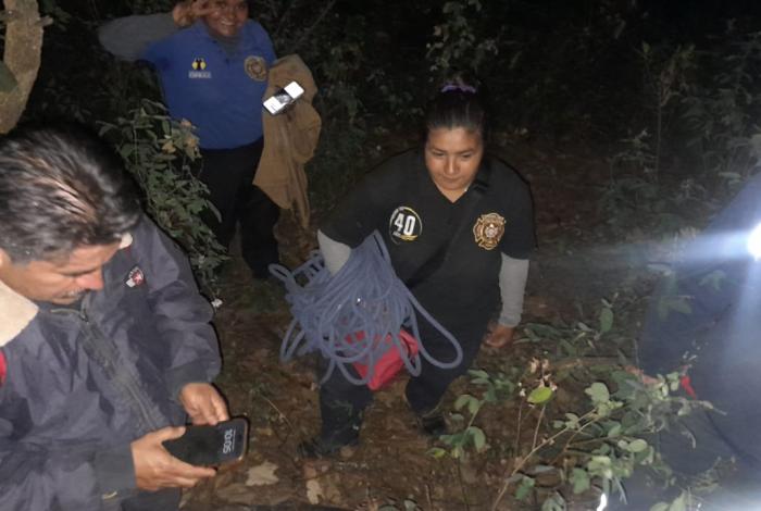 Rescatan a ocho excursionistas extraviados en el Cerro del Cacique, en Zitácuaro
