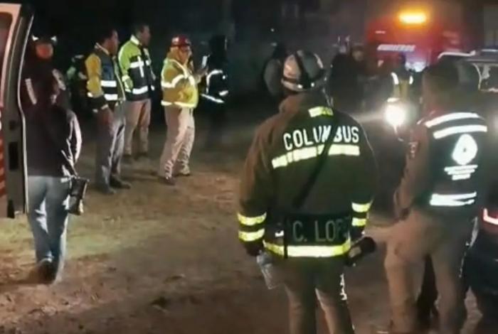 Rescatan bomberos de Zacapu y voluntarios a tres jóvenes perdidos en el cerro Colorado