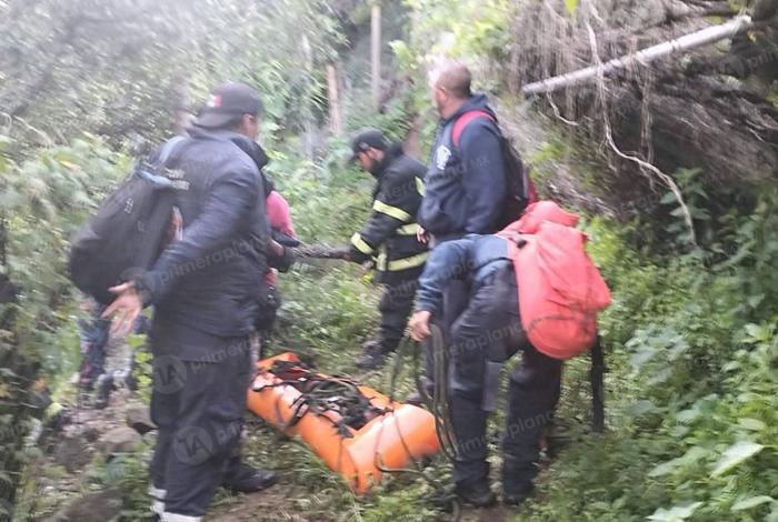 Rescatan el cu3rp0 de un hombre en río de Zitácuaro