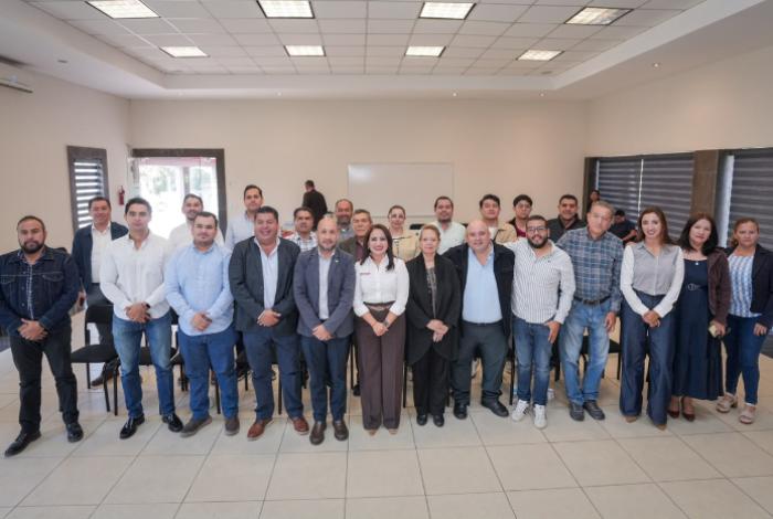 Respaldan constructores de la CMIC a Gladyz Butanda rumbo a 2027