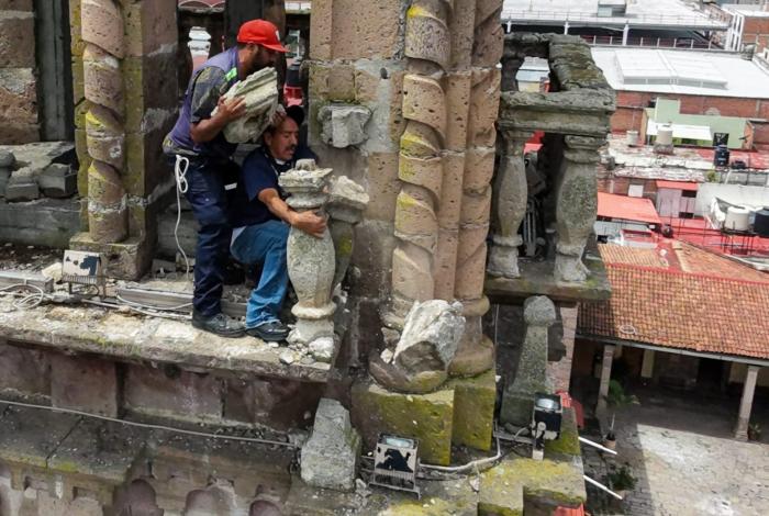 Retiran piedras sueltas del Templo de Capuchinas