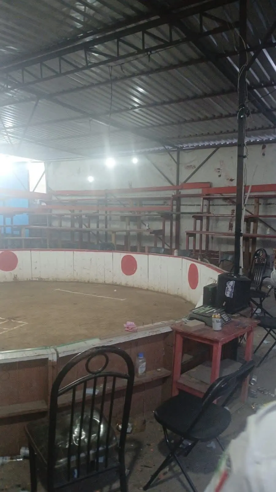 Revientan palenque clandestino