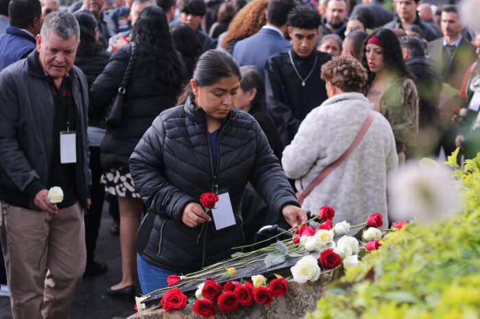 Rinden homenaje a las víctimas de los granadazos en Morelia