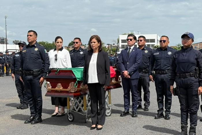 Rinden homenaje póstumo a policía caído en Zamora; van 4 agentes asesinados en una semana