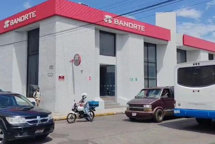 Rob4n a cliente de Banorte de avenida Lázaro Cárdenas