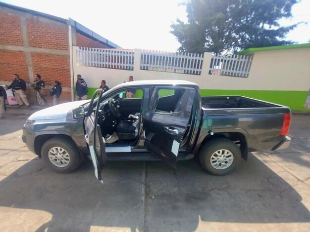 Robo de camionetas nuevas de una “madrina”, lo que desató persecución y balacera en Iratzio y Quiroga