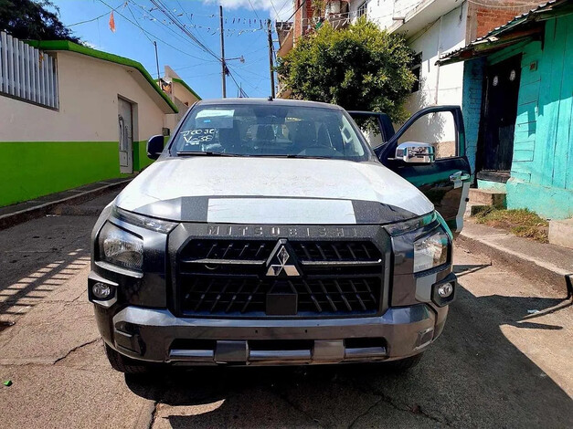 Robo de camionetas nuevas de una “madrina” desata persecución y balacera