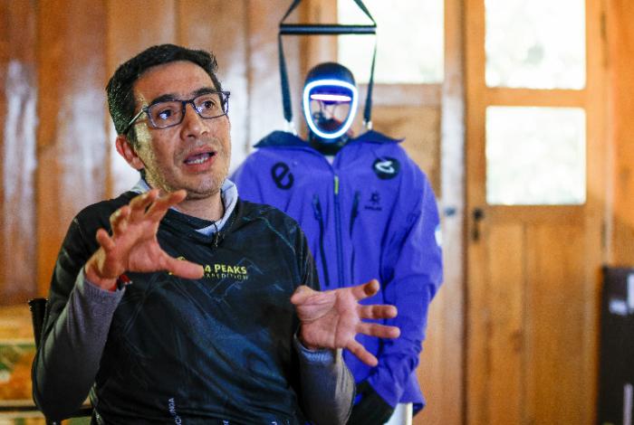 Robot humanoide rompe récord mundial al escalar el Chimborazo en Ecuador