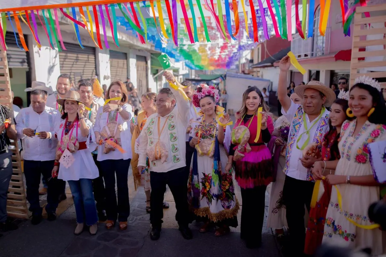 Santa Clara del Cobre fortalece su identidad en la Feria del Geranio en Tingambato: Dayana Pérez