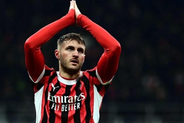 Santiago Giménez rompe su sequía sin goles con el AC Milan