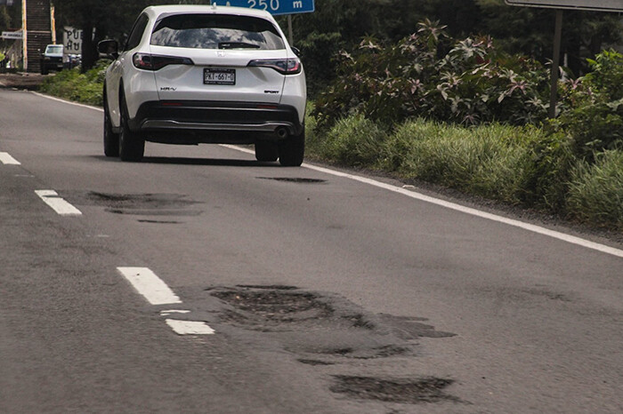 SCOP activa labores de bacheo emergente en más de mil 500 km de carreteras federales