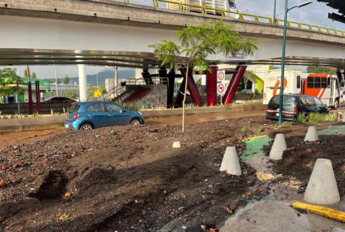 SCOP retira 170 toneladas de lodo y piedras en el puente de Villas del Pedregal