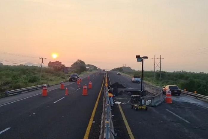 Se abre circulación en el tramo Cuatro Caminos -Apatzingán, tras socavón