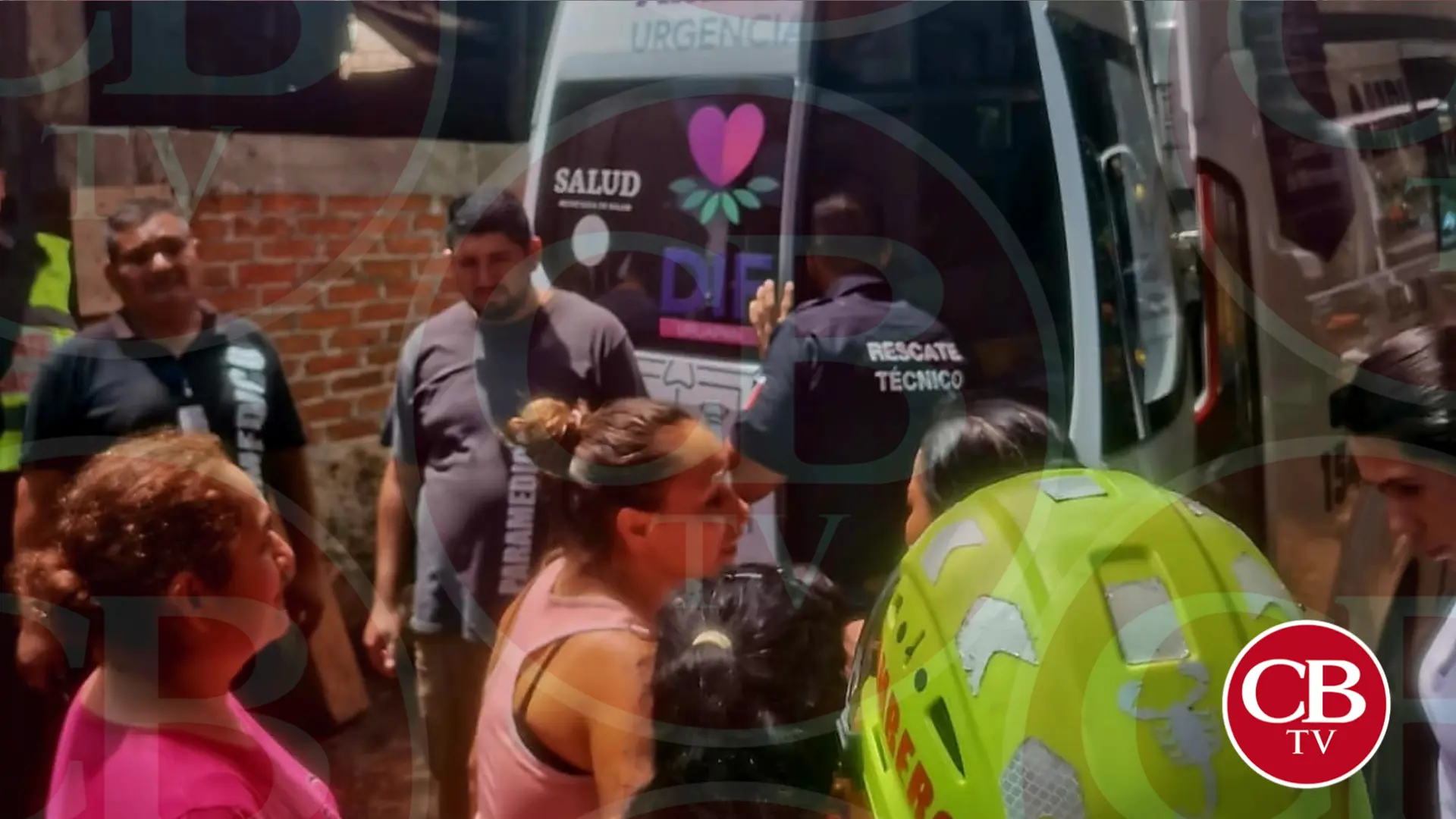 Se accidenta camioneta con jornaleros en Uruapan