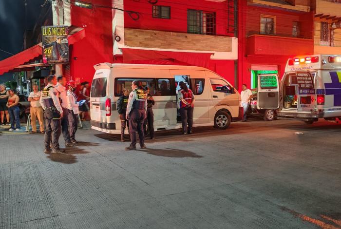 Se accidenta combi de la Ruta Gris en Morelia; hay dos lesionados