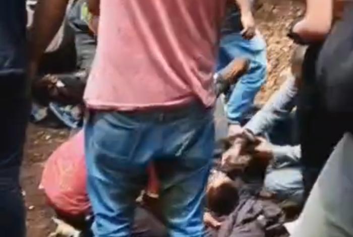 Se accidentan cortadores de aguacate en la carretera San Juan Nuevo-Tancítaro