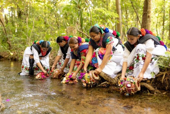 Se acerca el Ritual de las Aguadoras en Uruapan, una ceremonia ancestral que honra la leyenda del río Cupatitzio