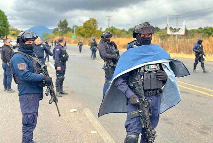 Se enfrentan delincuentes y Policía de Tingüindín; hay un oficial lesionado