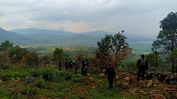 Se enfrentan elementos de la Guardia Civil contra civiles armados en Indaparapeo