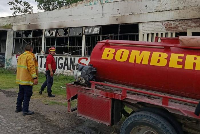 Se incendia bodega abandonada en Apatzingán