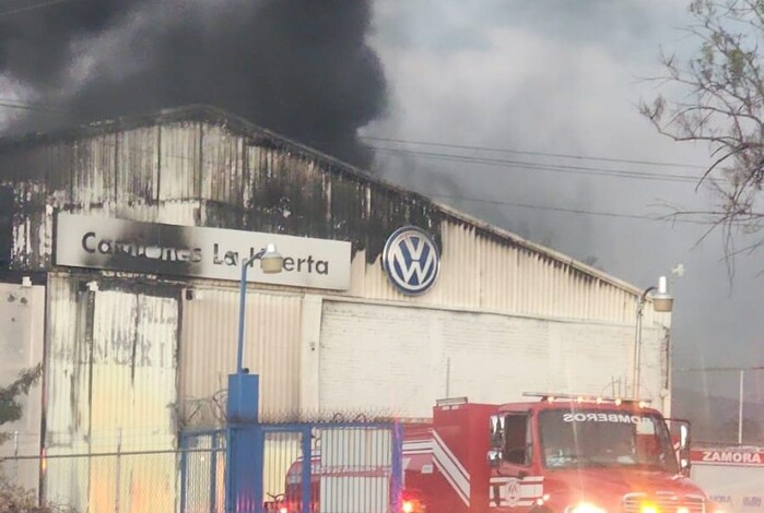 Se incendia bodega de la Volkswagen en Zamora