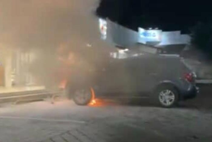 Se incendia camioneta en la colonia Vista Bella de Morelia