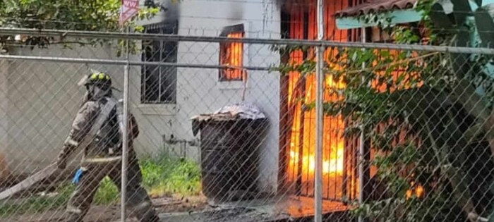 Se incendia casa en Villas del Pedregal