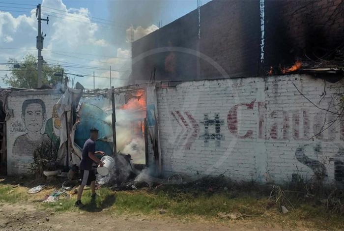 Se incendia domicilio en la colonia Valle de los Manantiales, al norte de Morelia
