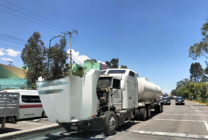 Se incendia pipa con gasolina en el Libramiento Poniente de Morelia