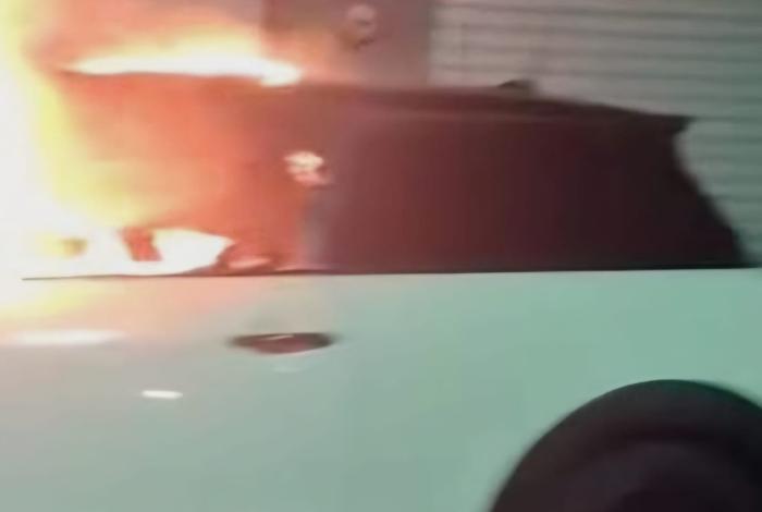 Se incendia un Mini Cooper en la colonia Eréndira, Morelia
