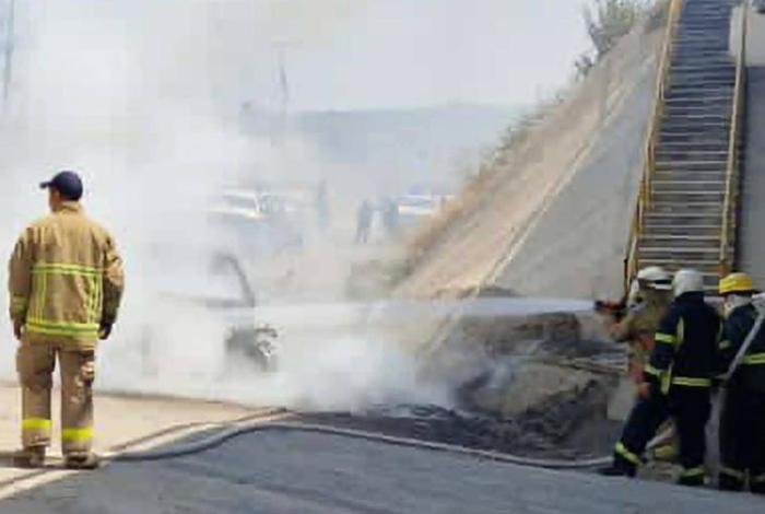 Se incendia un vehículo en la Morelia-Salamanca, a la altura de Cuto del Porvenir