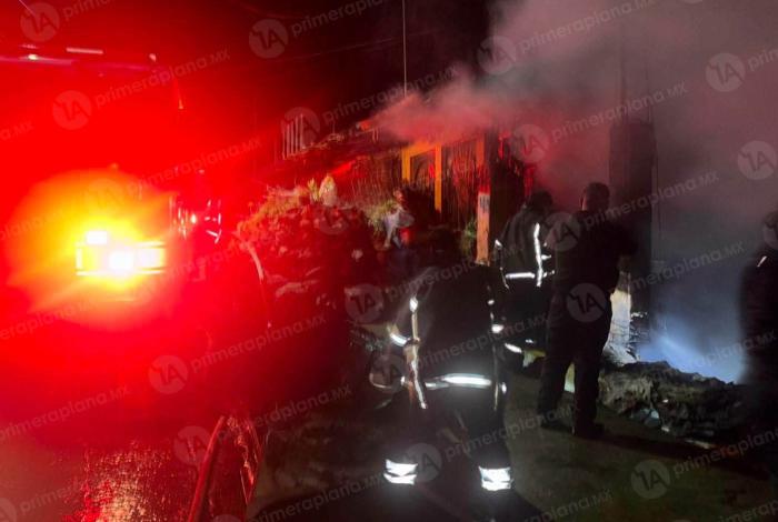 Se incendian dos viviendas en Zitácuaro; encuentran un cu3rpo dentro de ellas