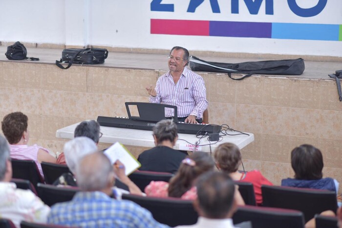 Se inscriben 25 personas en el taller de Coro para Adultos Mayores del DIF Zamora